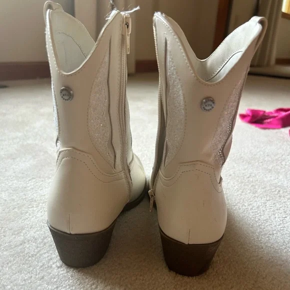 Madden NYC Little Girl & Big Girl Fashion Cowgirl White Western Boot - Picture 5 of 5